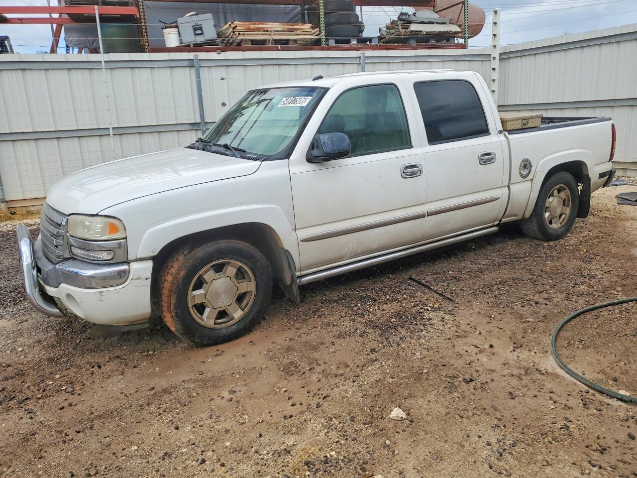 2005 GMC Sierra 1500 SLE, VIN 2GTEC13T151191206 — Normal wear