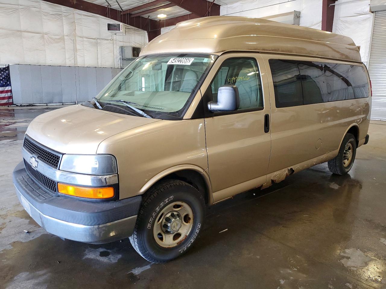2007 Chevrolet Express Passenger, VIN 1GAHG39U871242568 — Minor dents and scratches