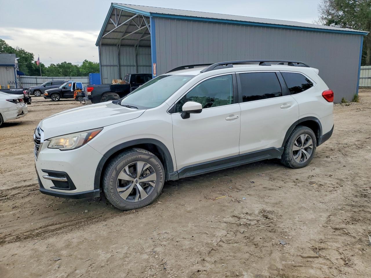 2020 Subaru Ascent Premium, VIN 4S4WMAFD0L3433038 — Minor dents and scratches