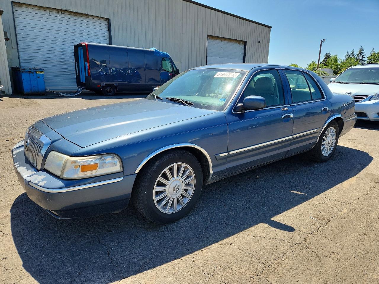 2008 Mercury Grand Marquis LS, VIN 2MEFM75V28X634787 — Side