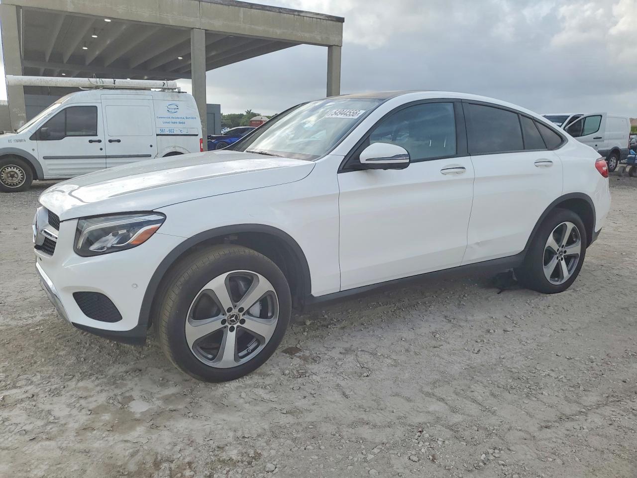 2019 Mercedes-Benz GLC 300, VIN WDC0J4KB4KF574713 — Minor dents and scratches