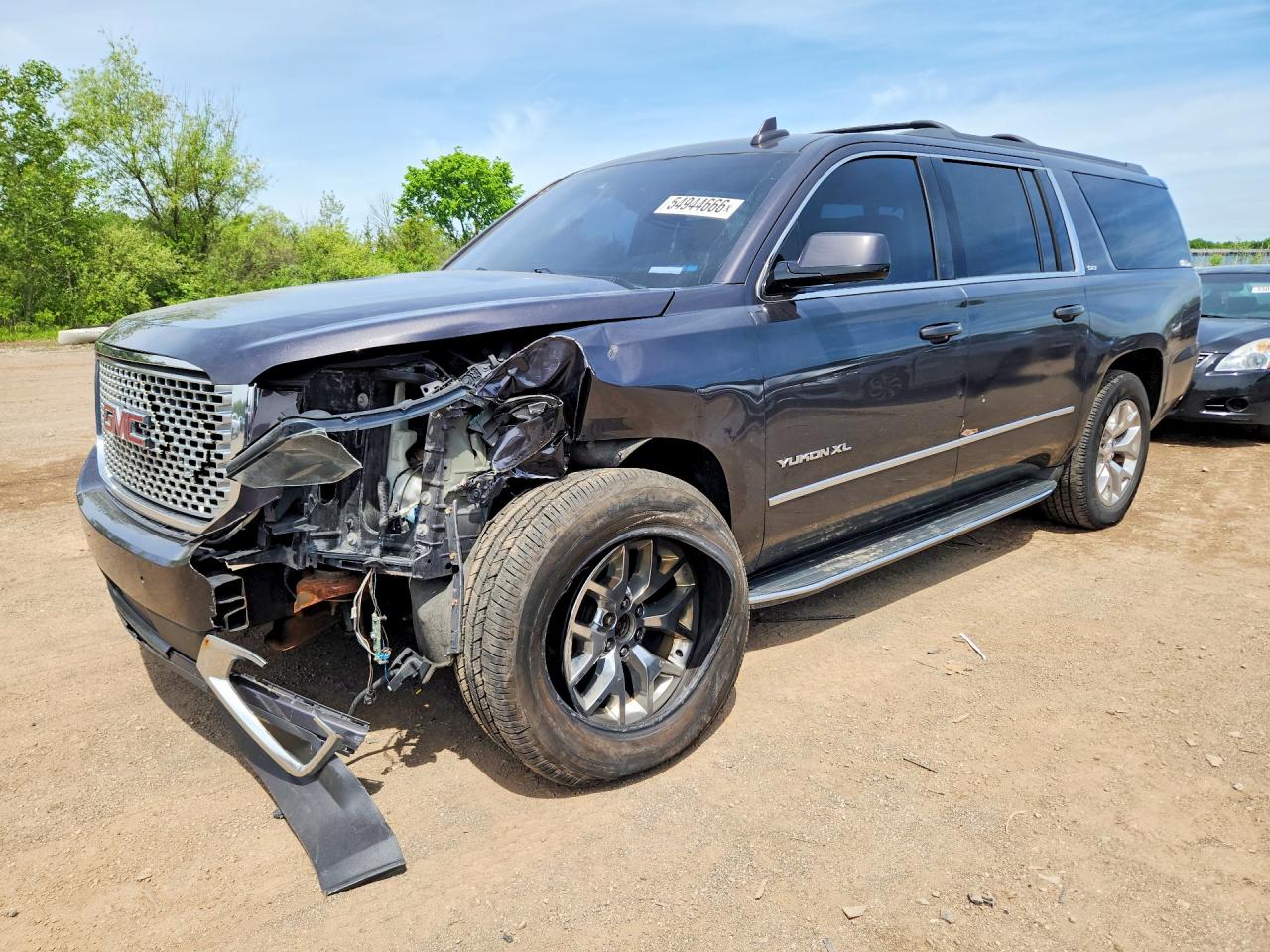 2016 GMC Yukon XL SLT, VIN 1GKS2GKC2GR386384 — Front end