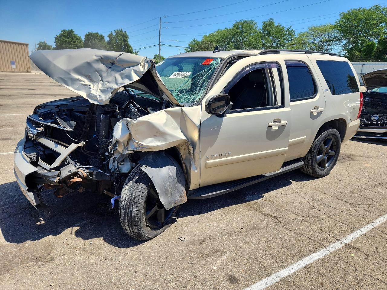 2007 Chevrolet Tahoe LTZ, VIN 1GNFK13077R138573 — Front end