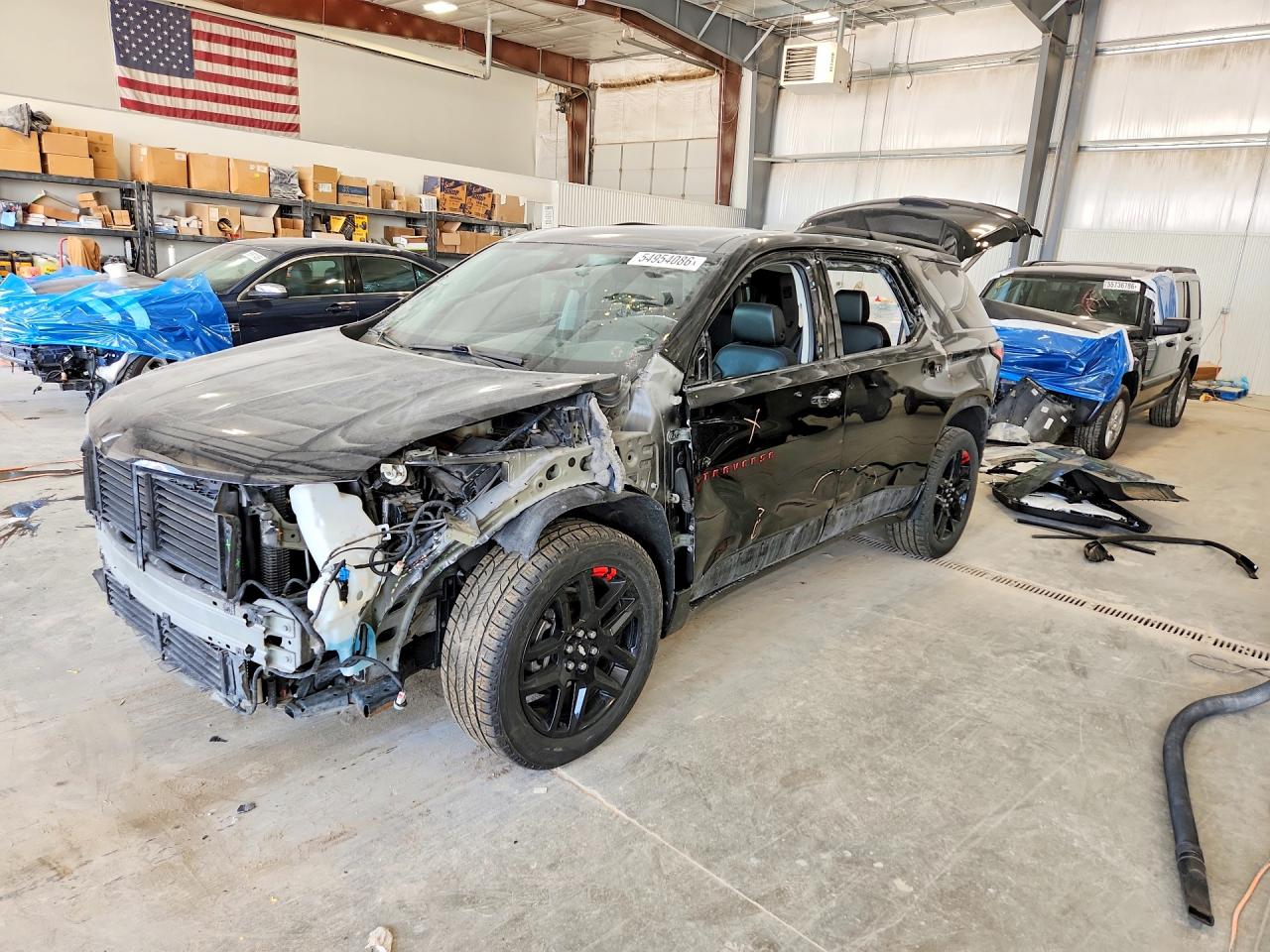 2019 Chevrolet Traverse Premier, VIN 1GNEVKKW7KJ321526 — Перед