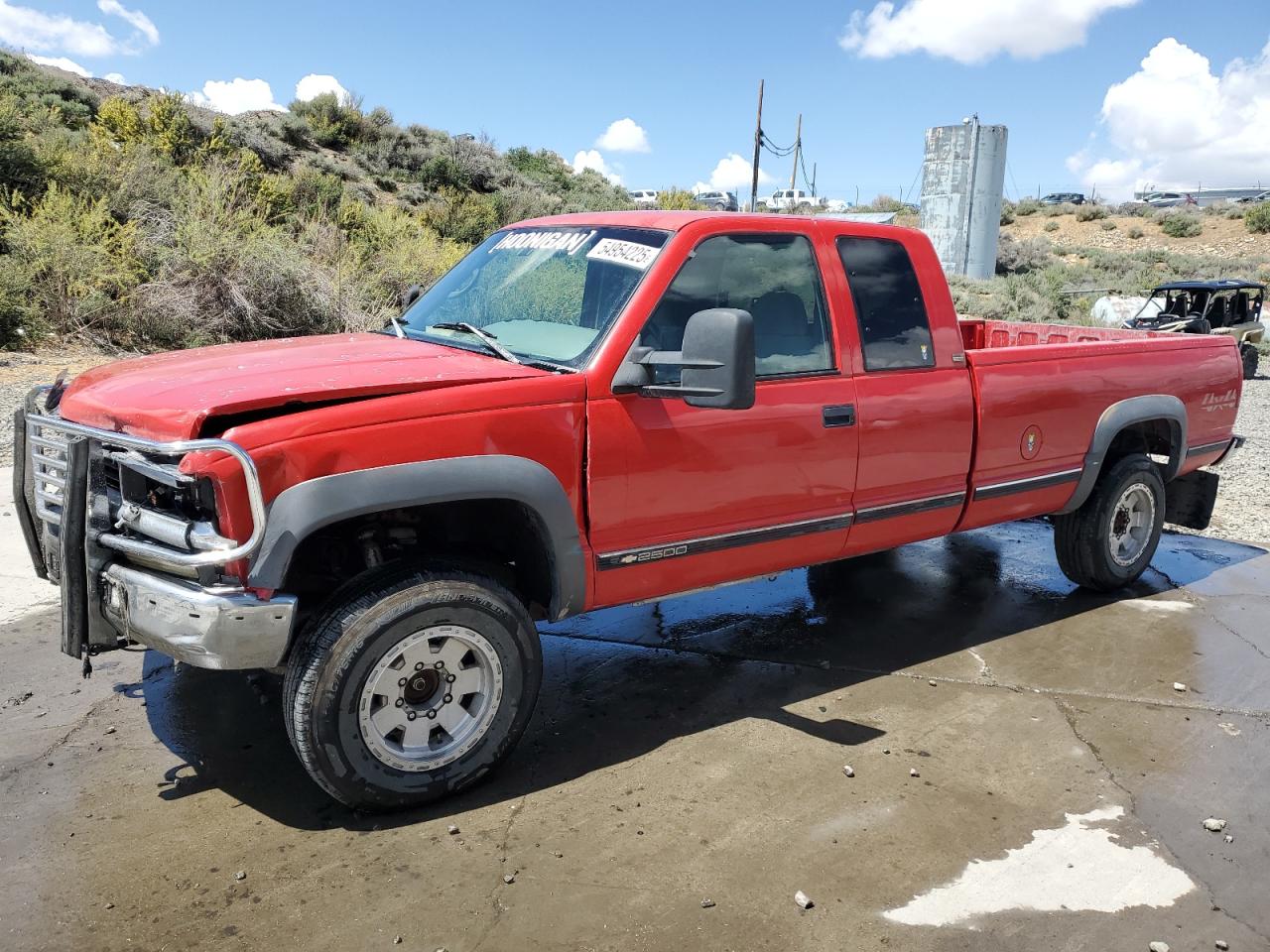 1995 Chevrolet K2500, VIN 1GCGK29FXSE257376 — Front end