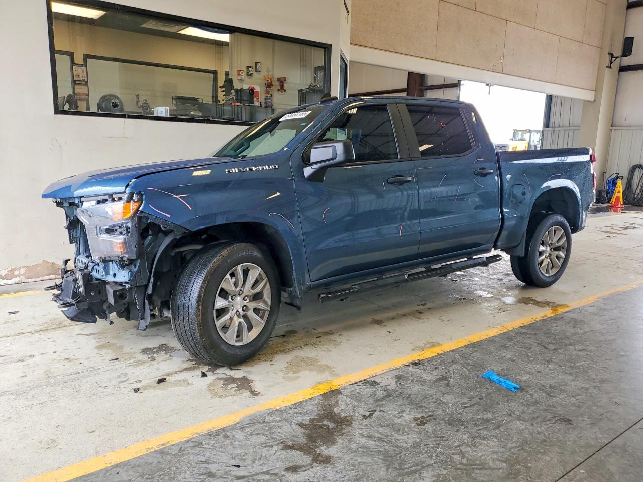 2024 Chevrolet Silverado 1500 Custom, VIN 3GCPABEK1RG288167 — Перед