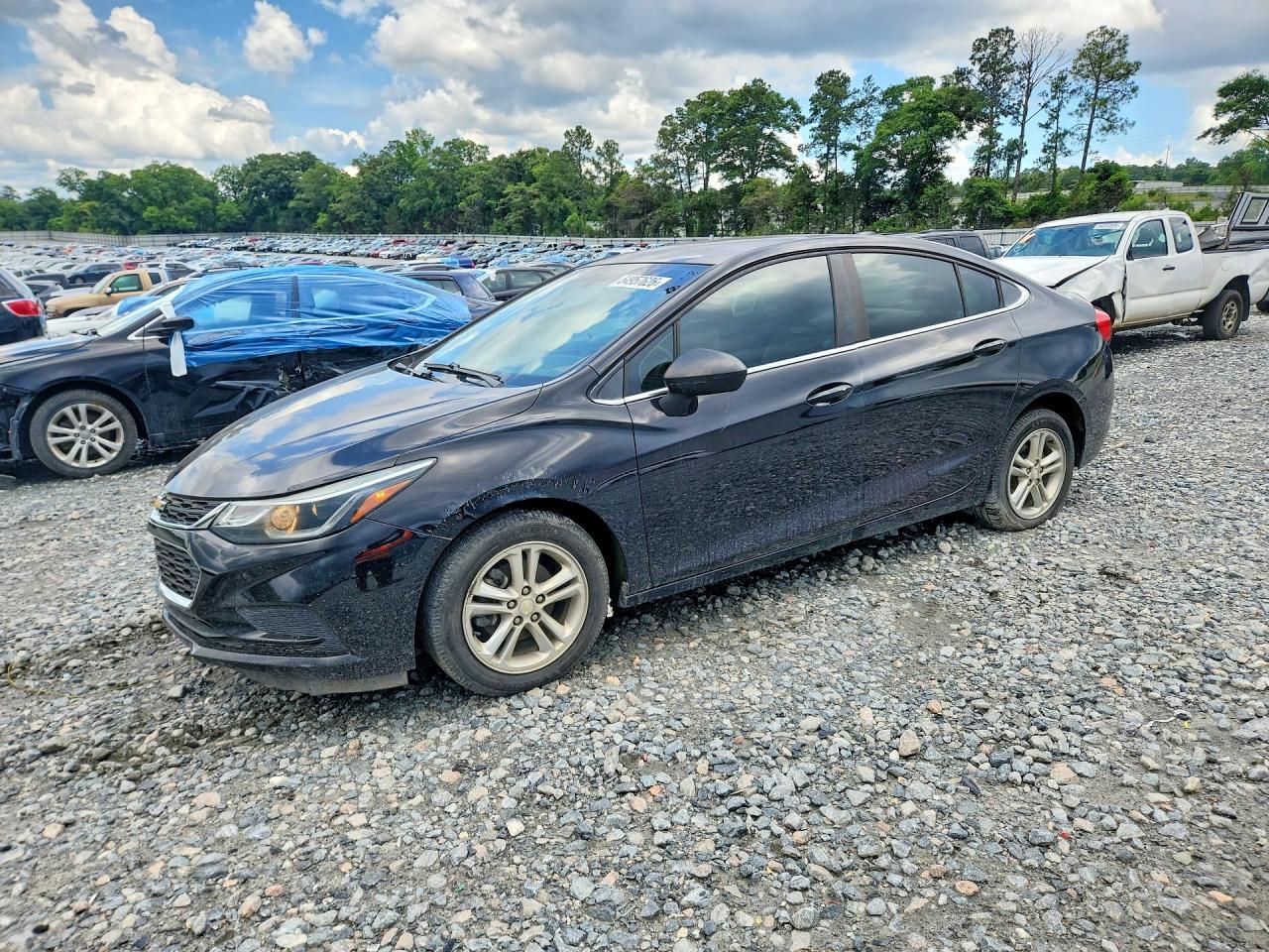2017 Chevrolet Cruze LT, VIN 1G1BH5SE7H7256980 — Minor dents and scratches