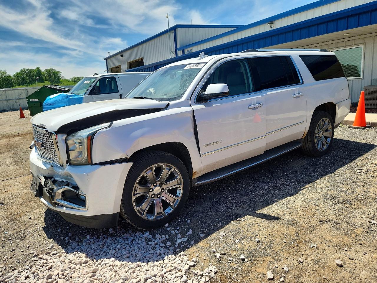 2016 GMC Yukon XL Denali, VIN 1GKS2HKJ0GR149607 — Front end