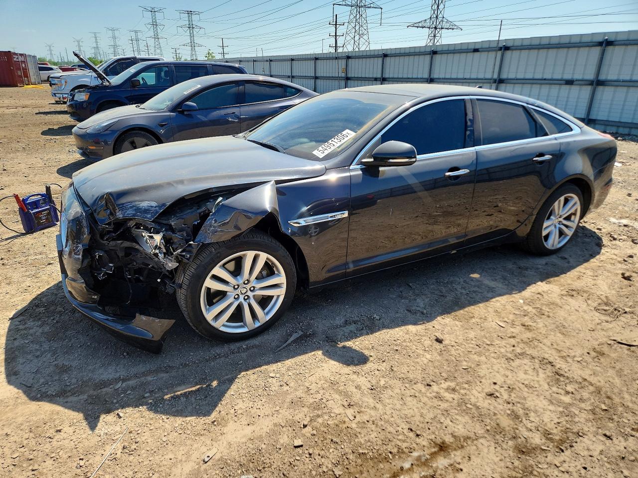 2013 Jaguar XJ, VIN SAJWJ1CD6D8V46211 — Перед