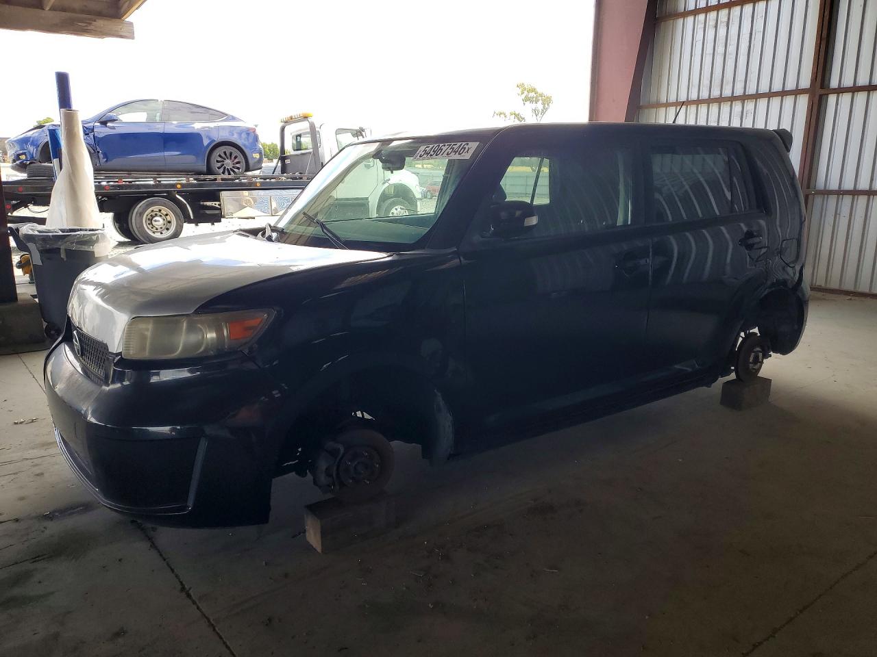 2009 Scion xB, VIN JTLKE50EX91085329 — Вандализм