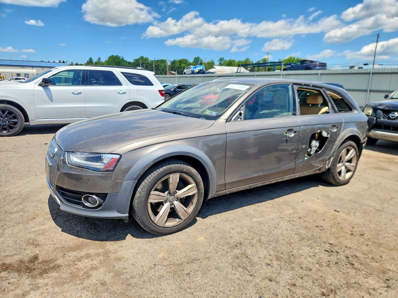 2015 Audi allroad A4 Premium Plus, VIN WA1UFAFL8FA026575 — Бок