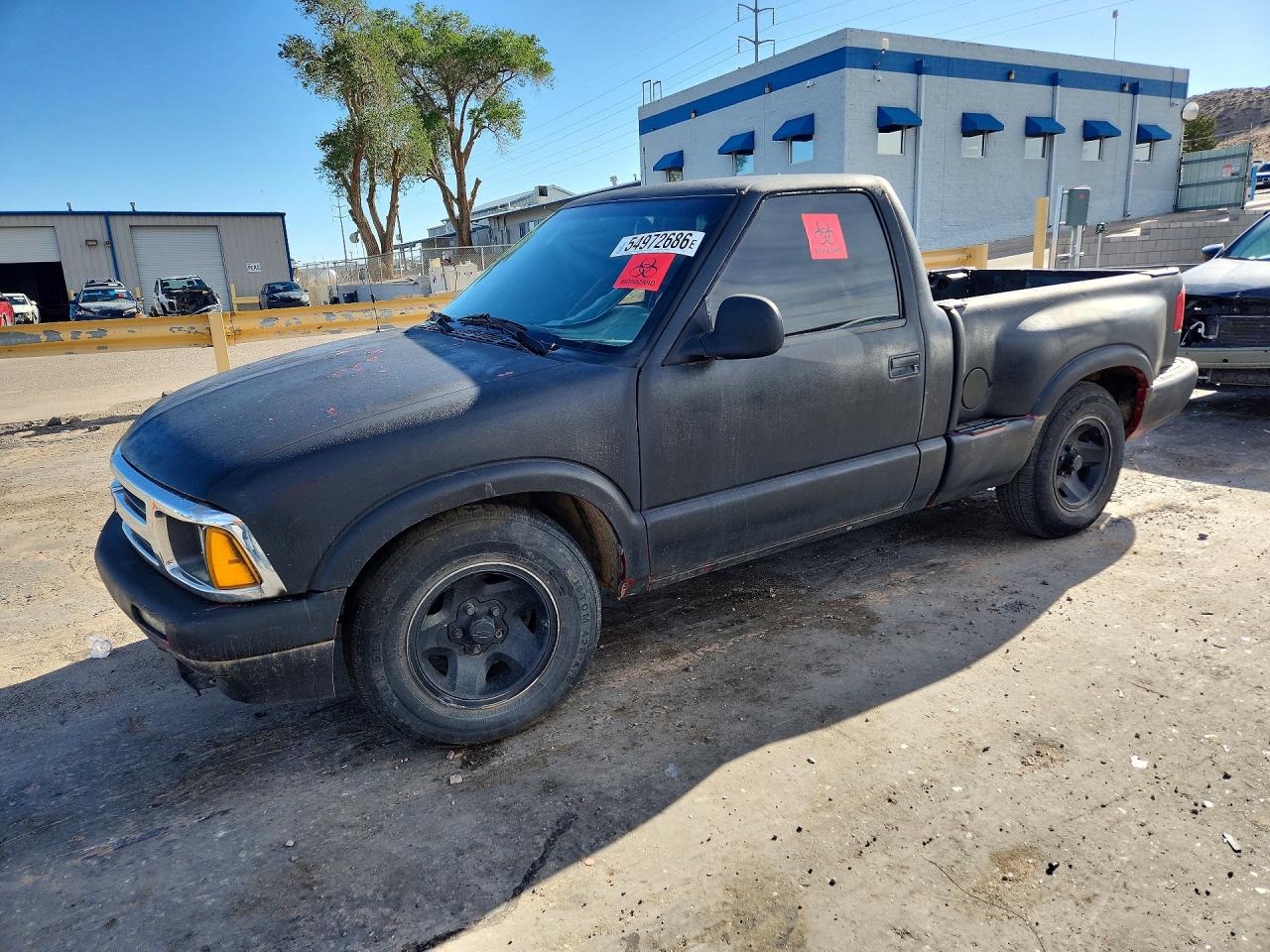 1997 Chevrolet S-10 LS, VIN 1GCCS1445V8161530 — Minor dents and scratches