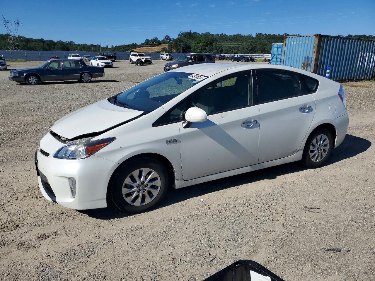 2015 Toyota Prius Advanced, VIN JTDKN3DP9F3065729 — Front end