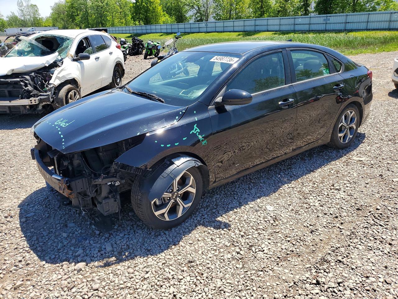 2021 Kia Forte LXS, VIN 3KPF24AD8ME285038 — Side