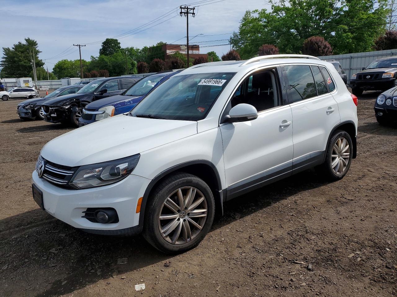 2016 Volkswagen Tiguan SEL, VIN WVGBV7AXXGW548041 — Зад