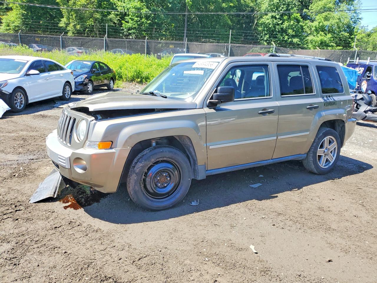 2008 Jeep Patriot Limited, VIN 1J8FT48WX8D592229 — Front end