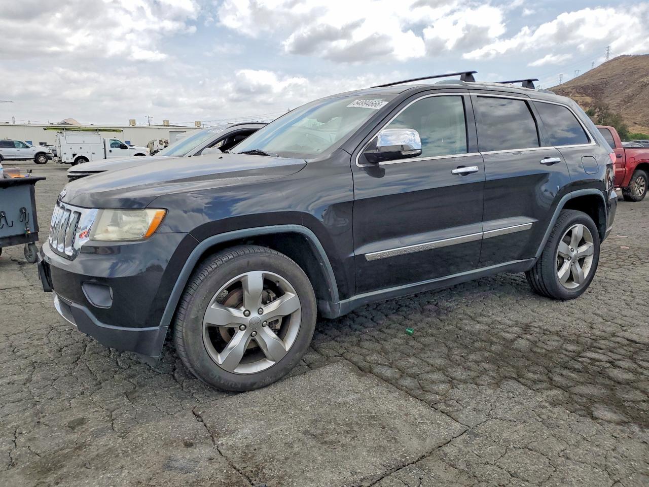 2012 Jeep Grand Cherokee Overland, VIN 1C4RJECT2CC277646 — Side