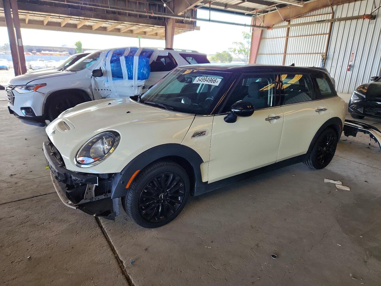 2018 MINI Clubman Cooper S, VIN WMWLN9C50J2E51025 — Перед