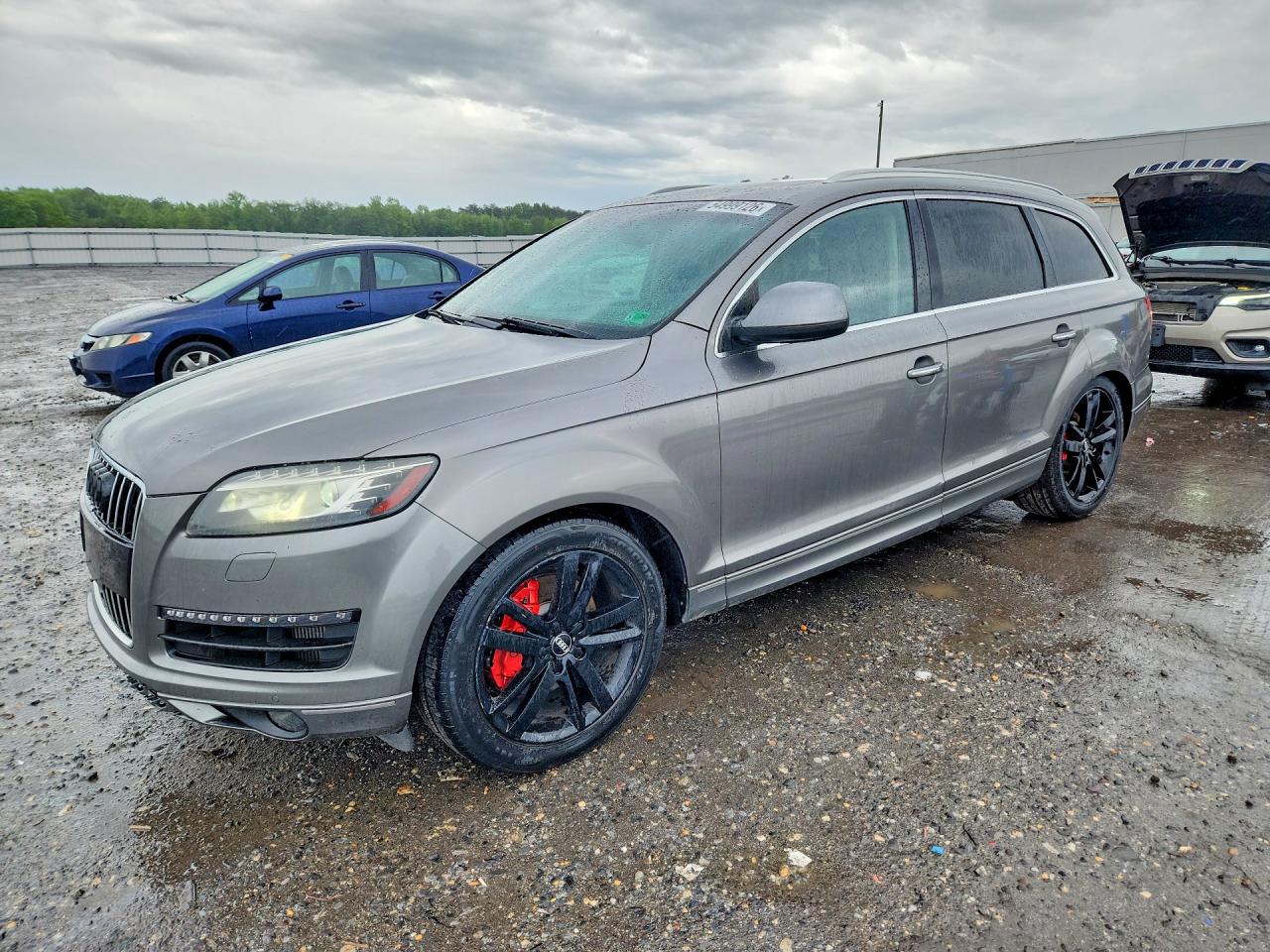 2013 Audi Q7 Prestige, VIN WA1VMAFE3DD013112 — Minor dents and scratches