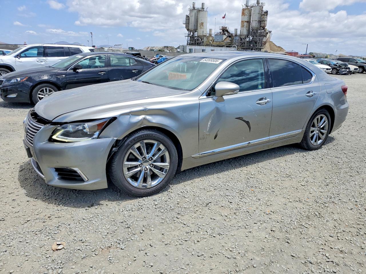 2016 Lexus LS 460, VIN JTHBL5EF2G5138936 — Front end