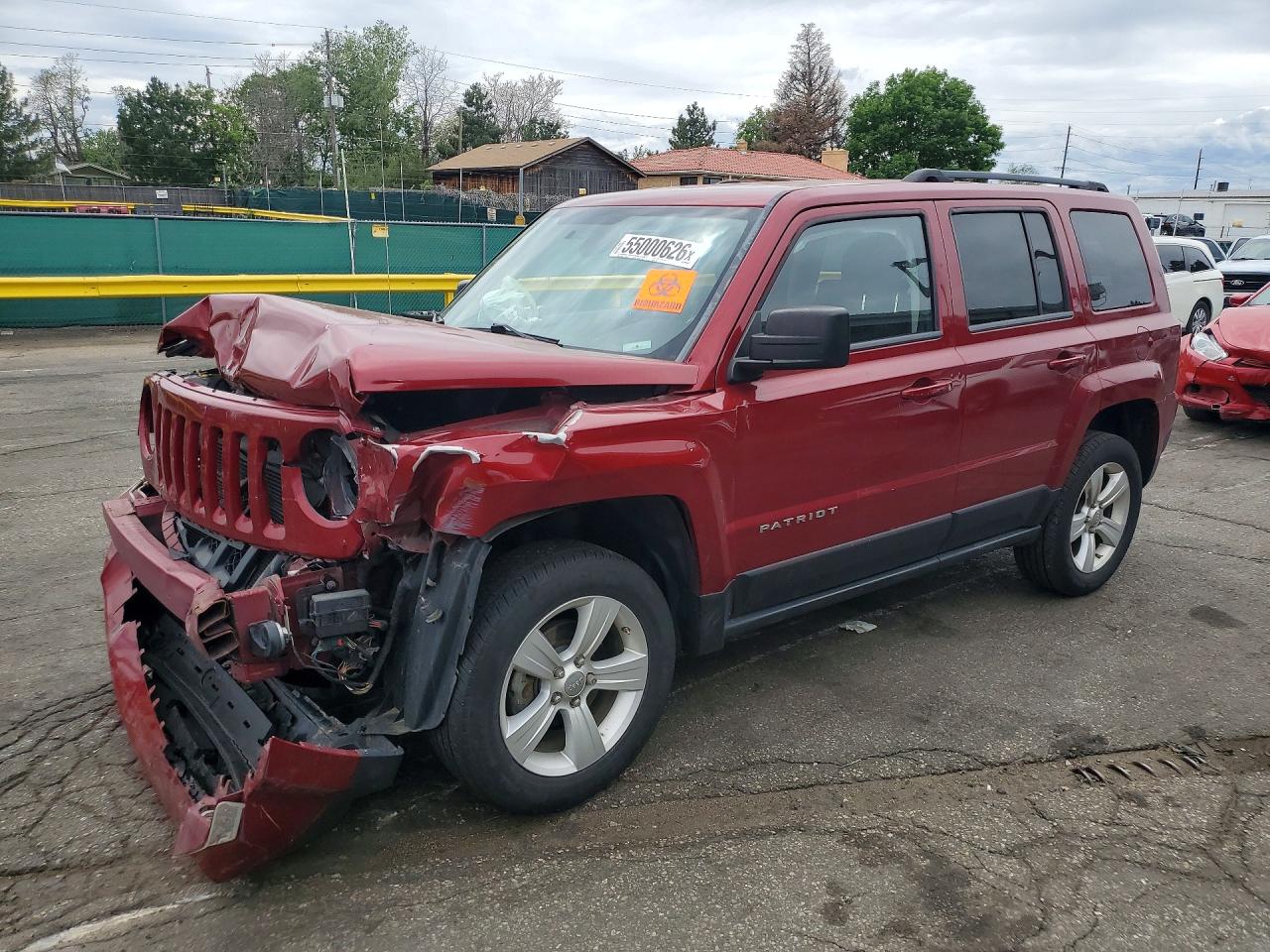 2012 Jeep Patriot Latitude, VIN 1C4NJPFA1CD670617 — Front end