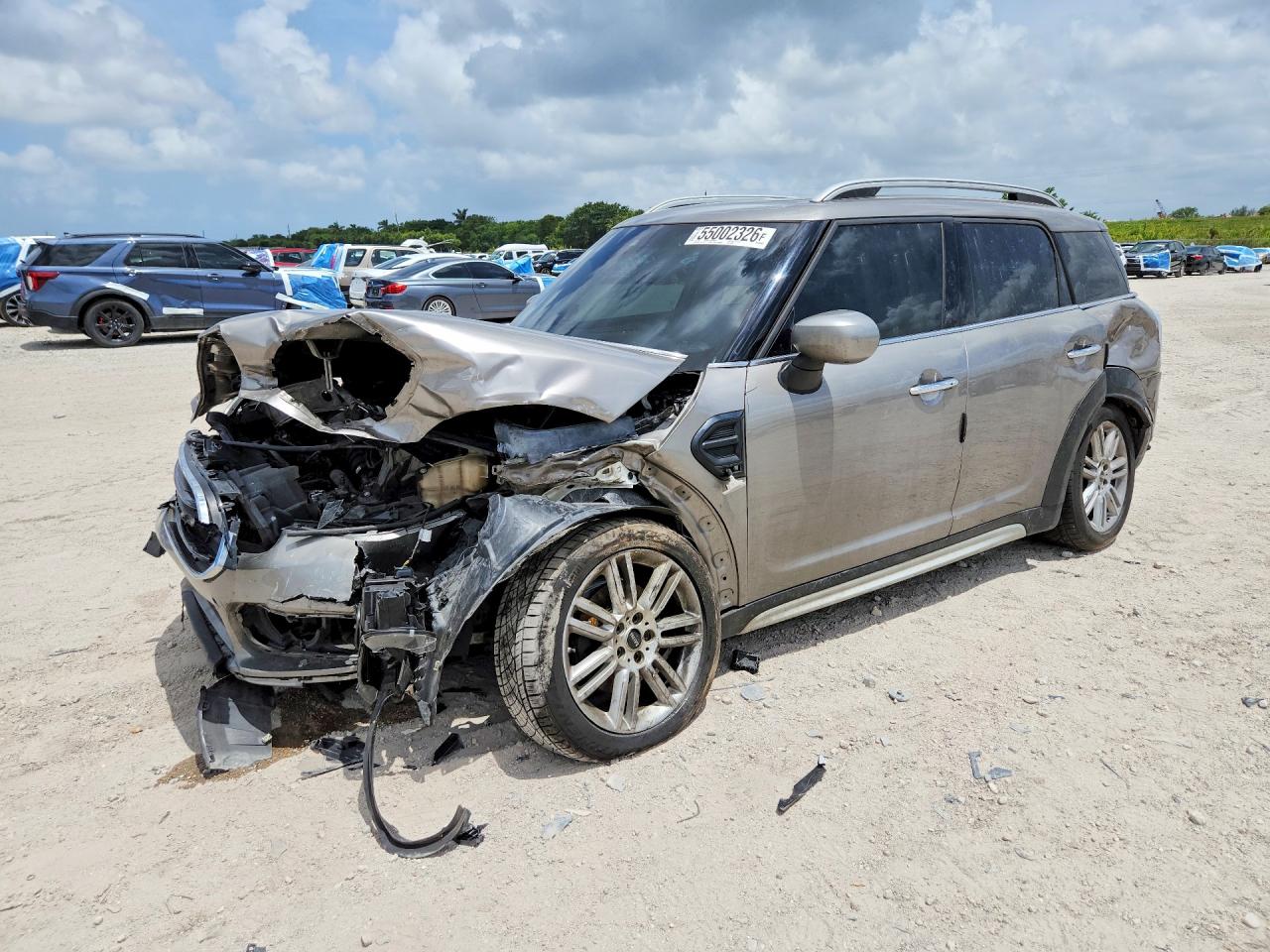 2020 MINI Countryman Cooper, VIN WMZYW3C00L3L09825 — Перед
