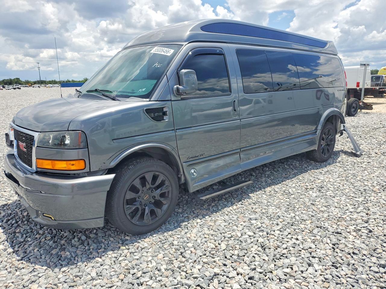2023 GMC Savana Cargo, VIN 1GTW7BFP1P1215851 — Front end