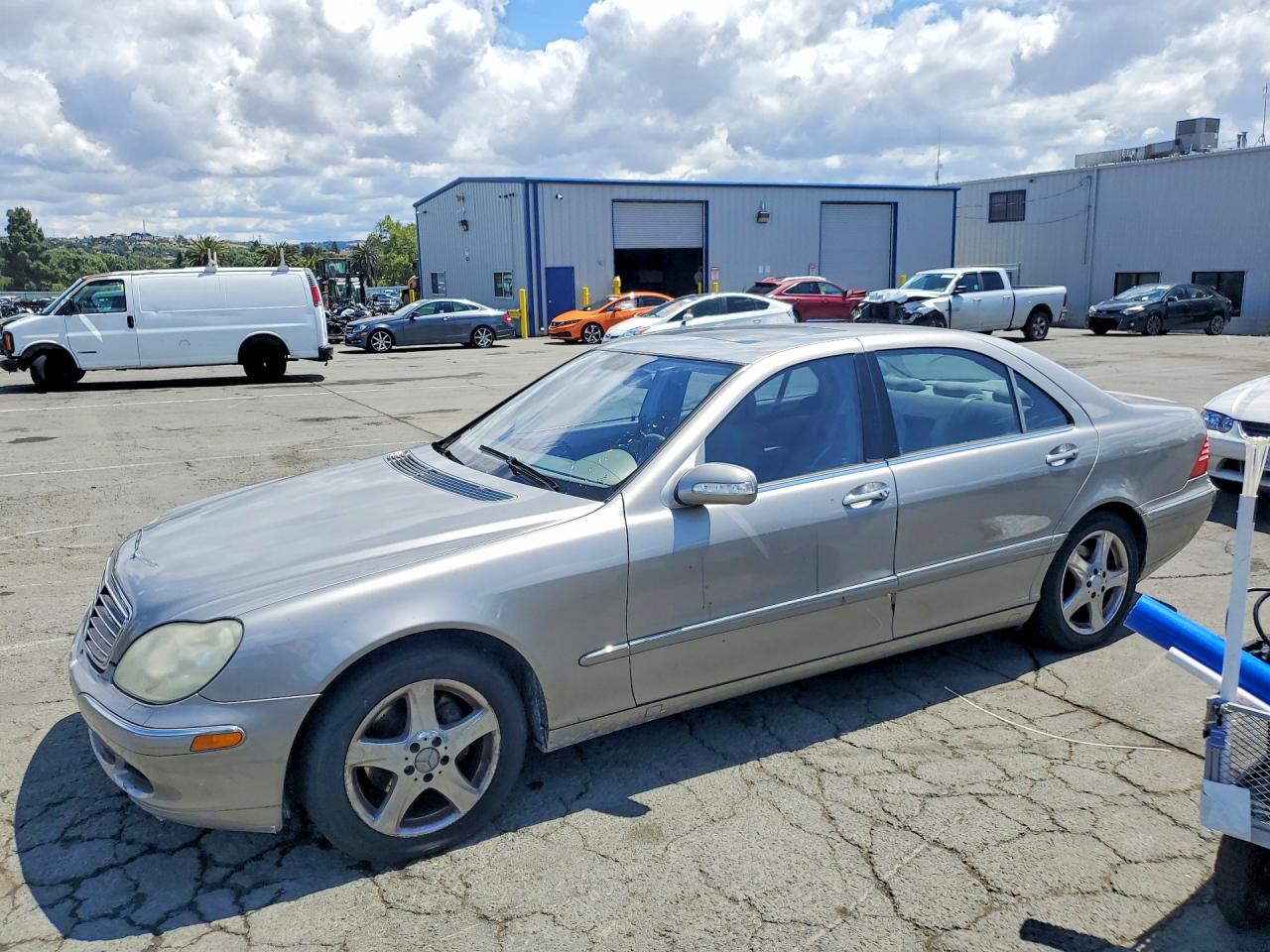 2005 Mercedes-Benz S 500, VIN WDBNG75J85A442021 — Minor dents and scratches
