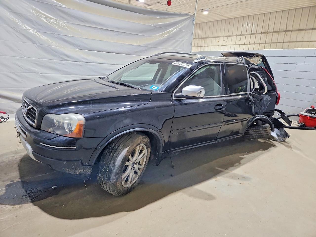 2014 Volvo XC90, VIN YV4952CZ9E1690862 — Rear end