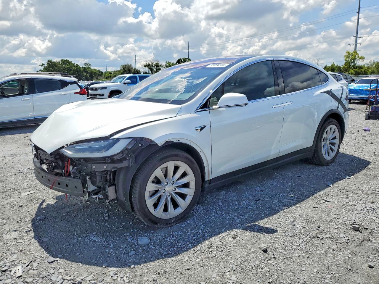 2019 Tesla Model X 75D, VIN 5YJXCDE20KF207502 — Front end
