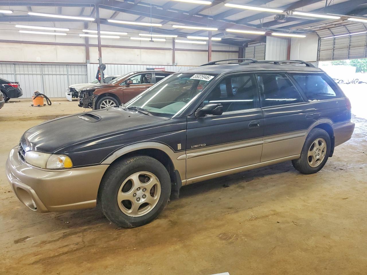 1998 Subaru Legacy Outback, VIN 4S3BG6853W7650657 — Бок