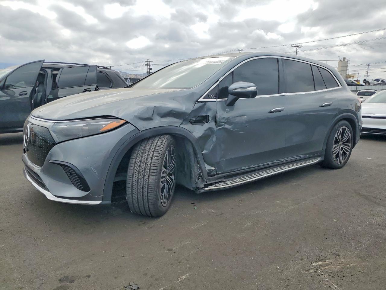 2023 Mercedes-Benz EQS 450, VIN 4JGDM2EB2PA029446 — Front end