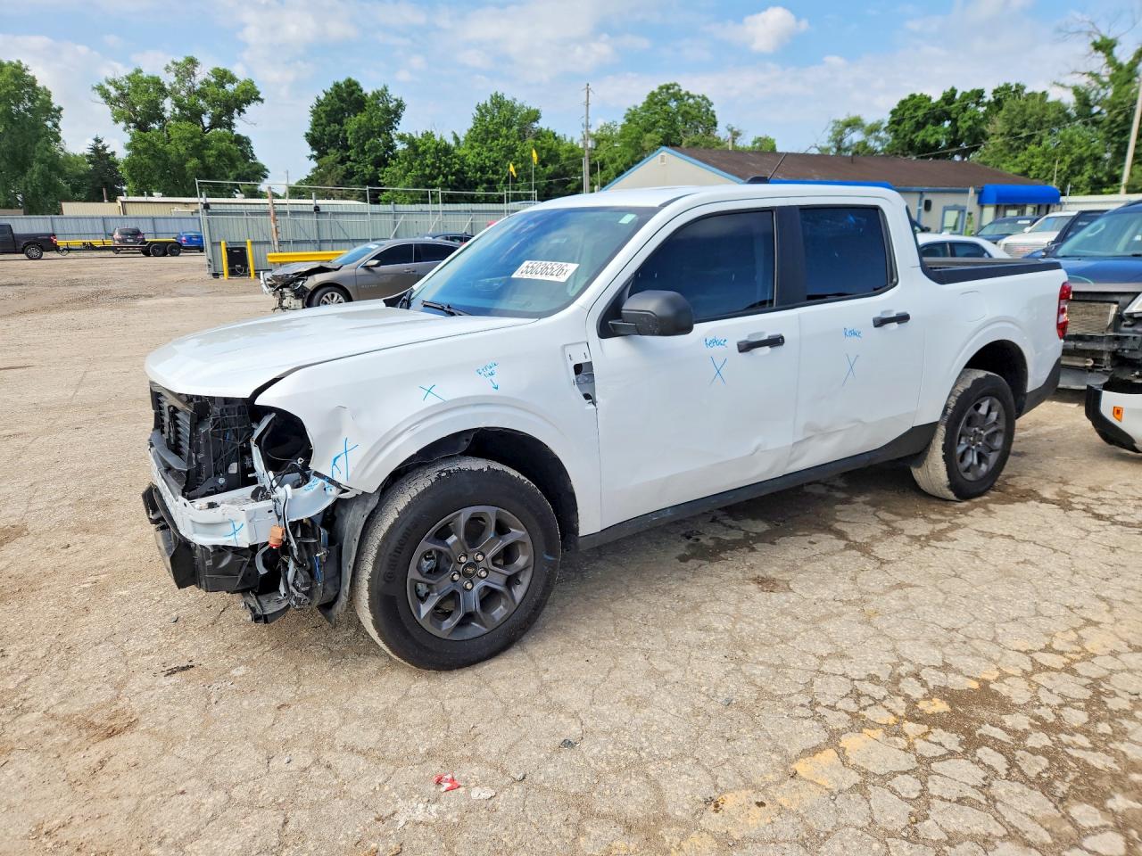 2025 Ford Maverick XLT, VIN 3FTTW8JA0SRA16915 — Front end