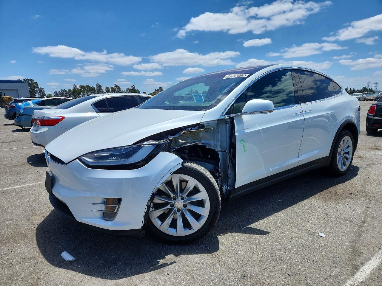 2019 Tesla Model X 75D, VIN 5YJXCBE21KF204225 — Front end