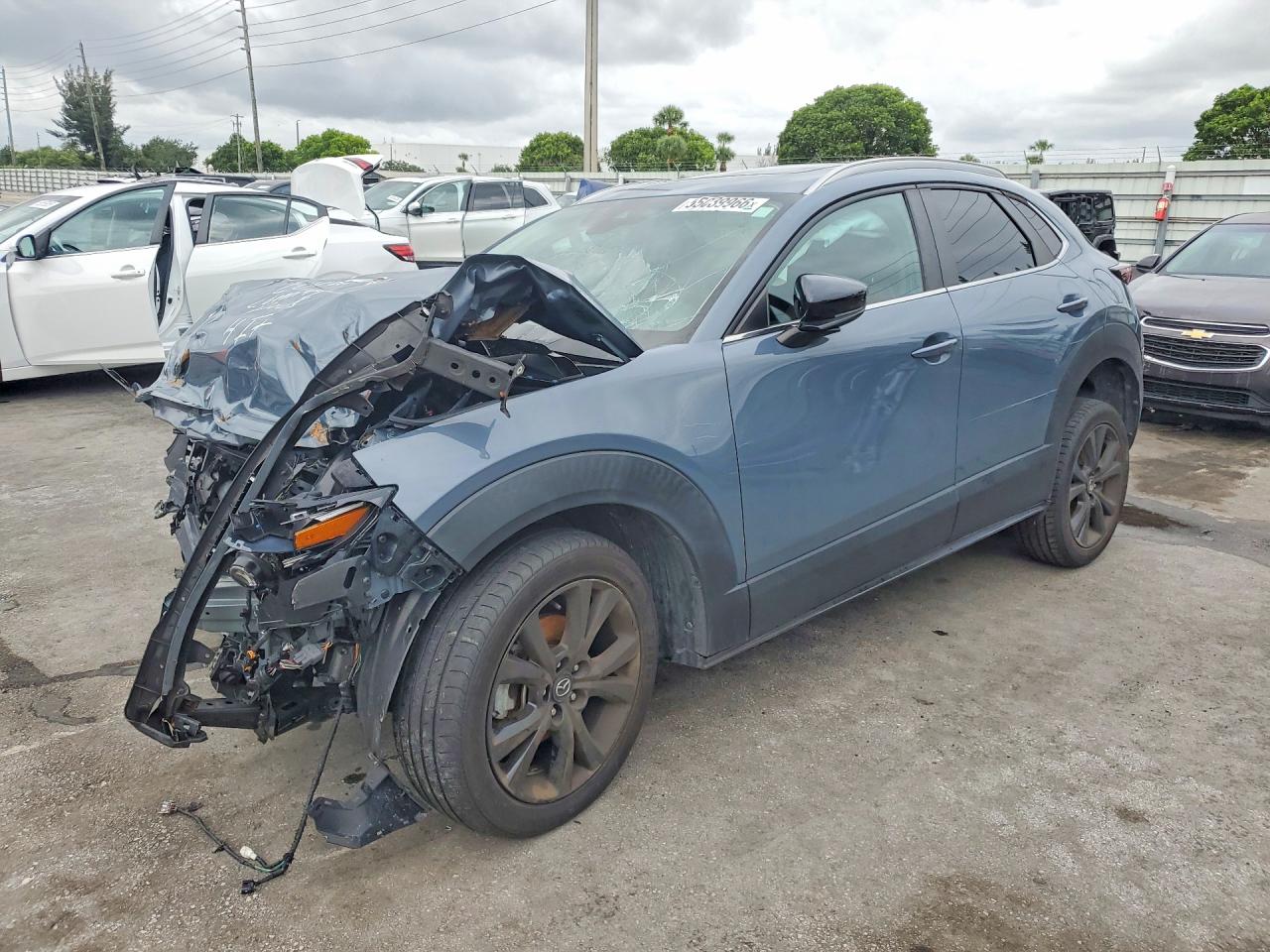 2022 Mazda CX-30 S Carbon Edition, VIN 3MVDMBCL0NM416253 — Front end
