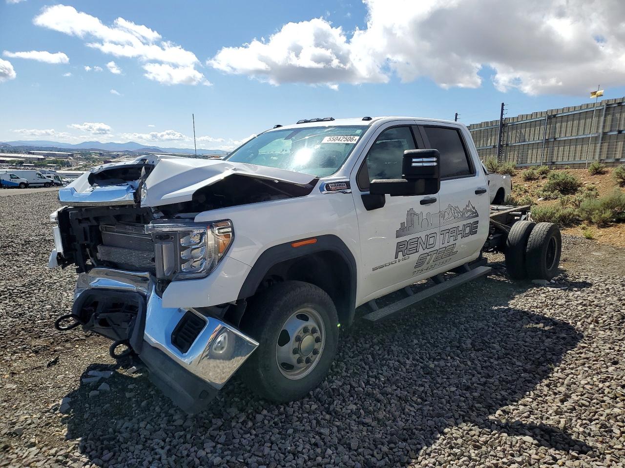 2023 GMC Sierra 3500HD Pro, VIN 1GD49SEY4PF165327 — Front end