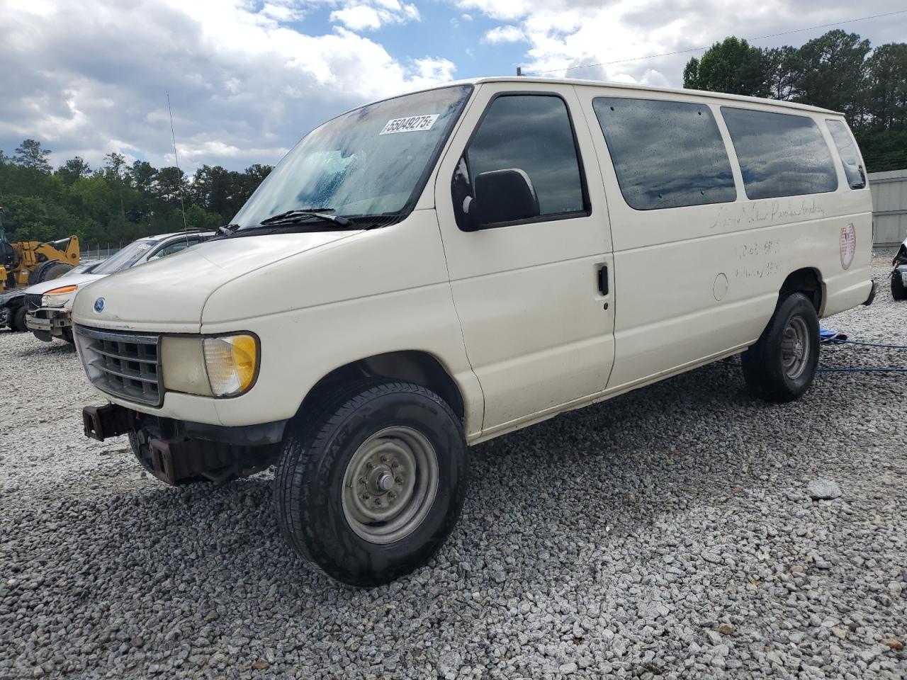 1992 Ford Econoline Wagon Super Custom, VIN 1FBJS31H3NHB08839 — Front end
