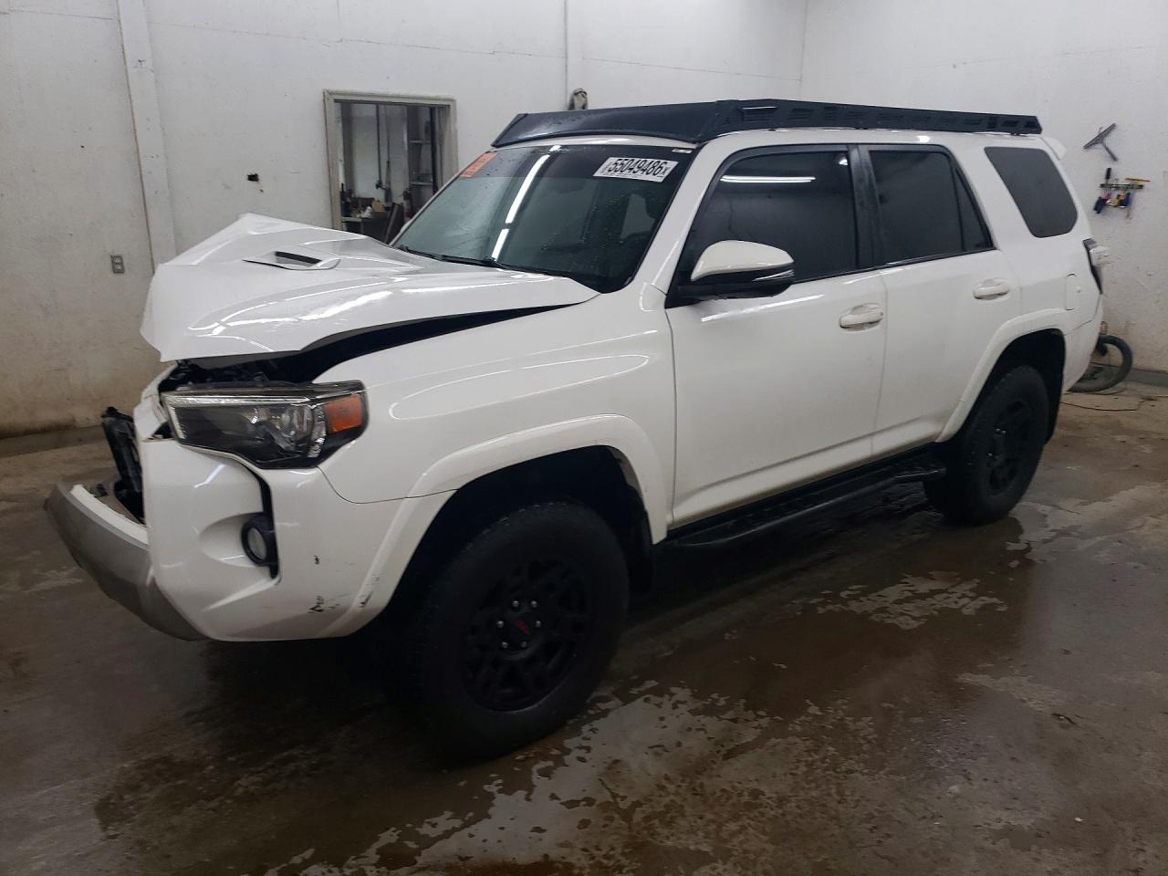 2016 Toyota 4Runner SR5, VIN JTEBU5JR9G5399247 — Перед
