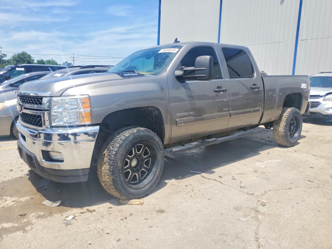 2013 Chevrolet Silverado 2500HD LT, VIN 1GC1KXC89DF214383 — Front end