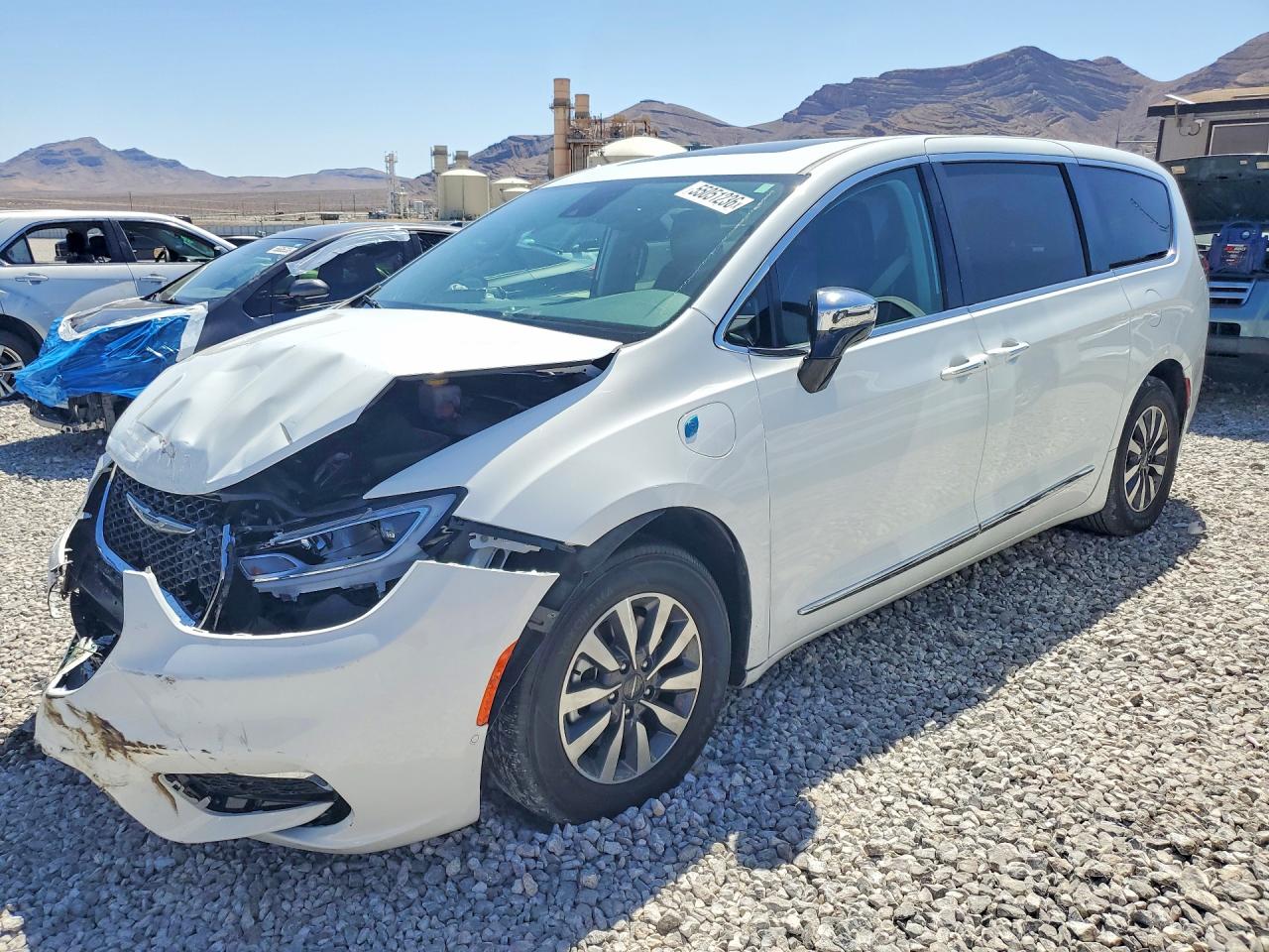 2023 Chrysler Pacifica Hybrid Limited, VIN 2C4RC1S77PR500445 — Перед