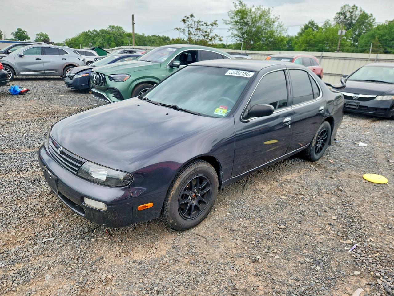 1997 Nissan Altima XE, VIN 1N4BU31D0VC108548 — Minor dents and scratches