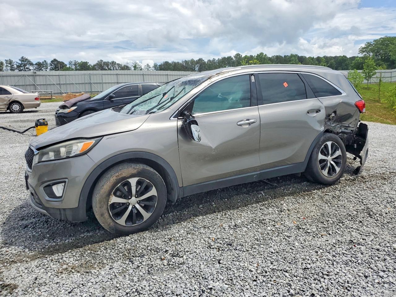 2016 Kia Sorento EX, VIN 5XYPH4A1XGG024140 — Rollover