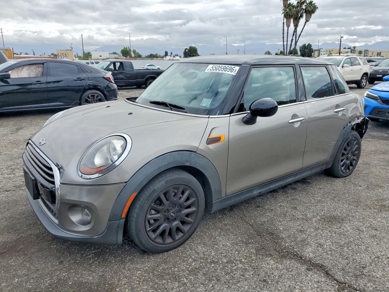 2018 MINI Hardtop 4 Door Cooper, VIN WMWXU1C58J2F81219 — Зад
