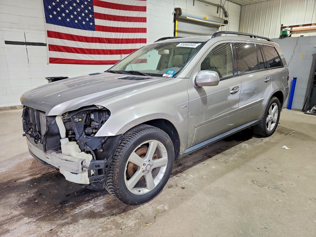 2009 Mercedes-Benz GL 320, VIN 4JGBF25E79A498062 — Front end