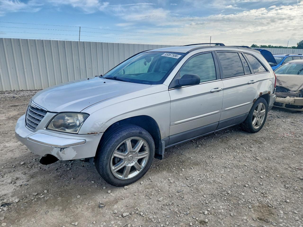 2005 Chrysler Pacifica Touring, VIN 2C8GF68455R662451 — Перед