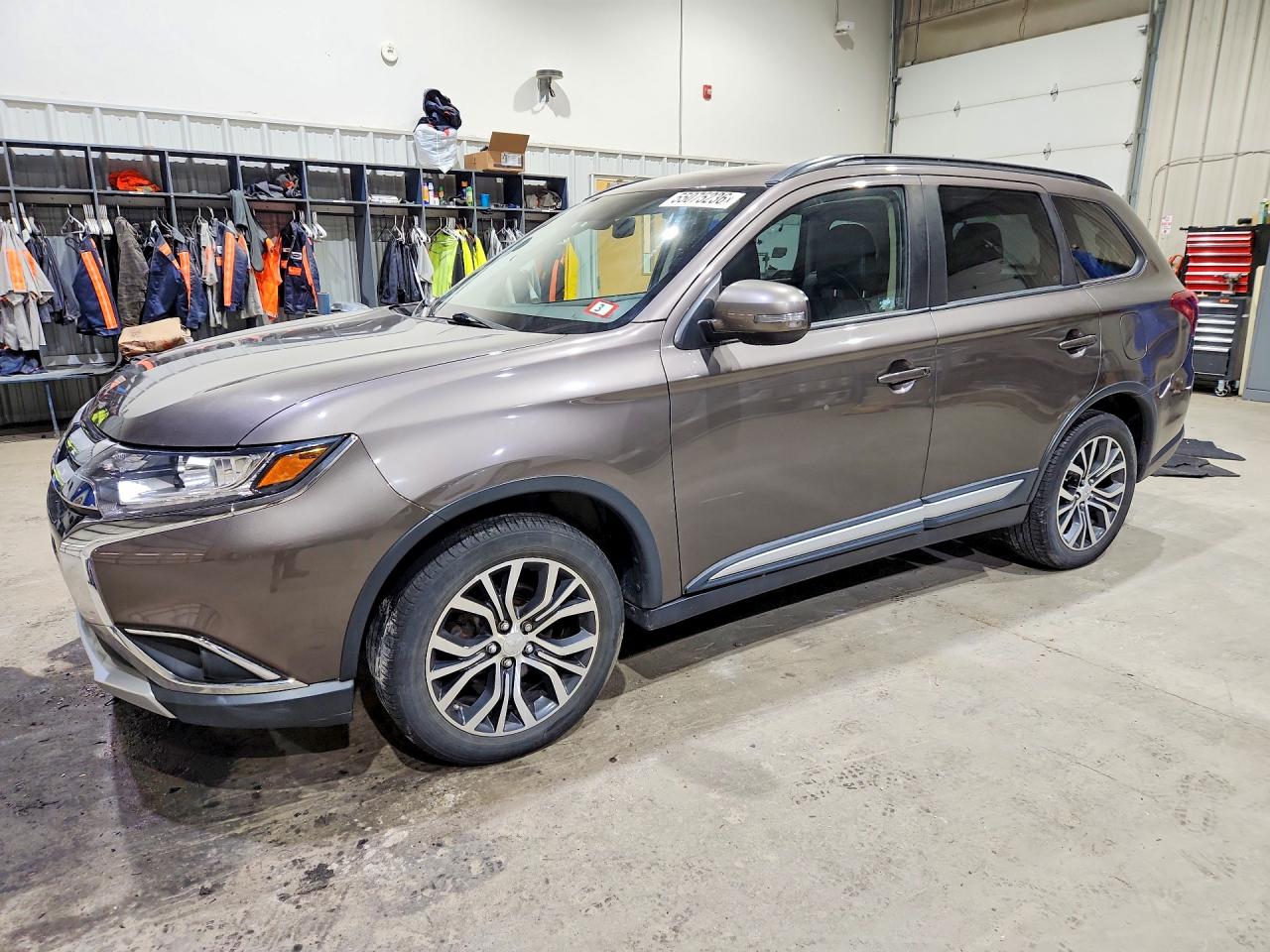 2016 Mitsubishi Outlander SE, VIN JA4AZ3A38GZ054781 — Vandalism