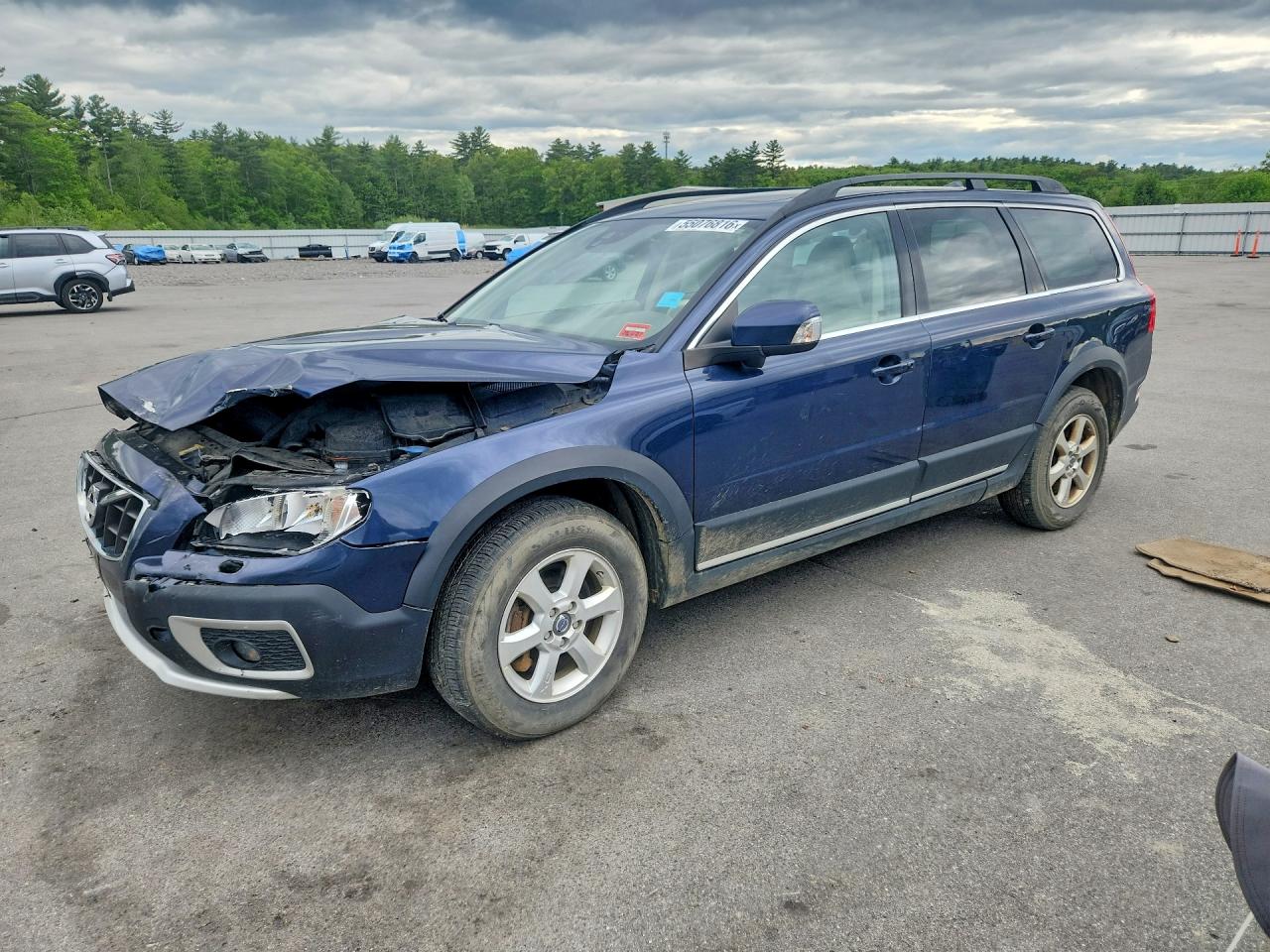 2012 Volvo XC70 3.2L, VIN YV4940BZ2C1130106 — Front end
