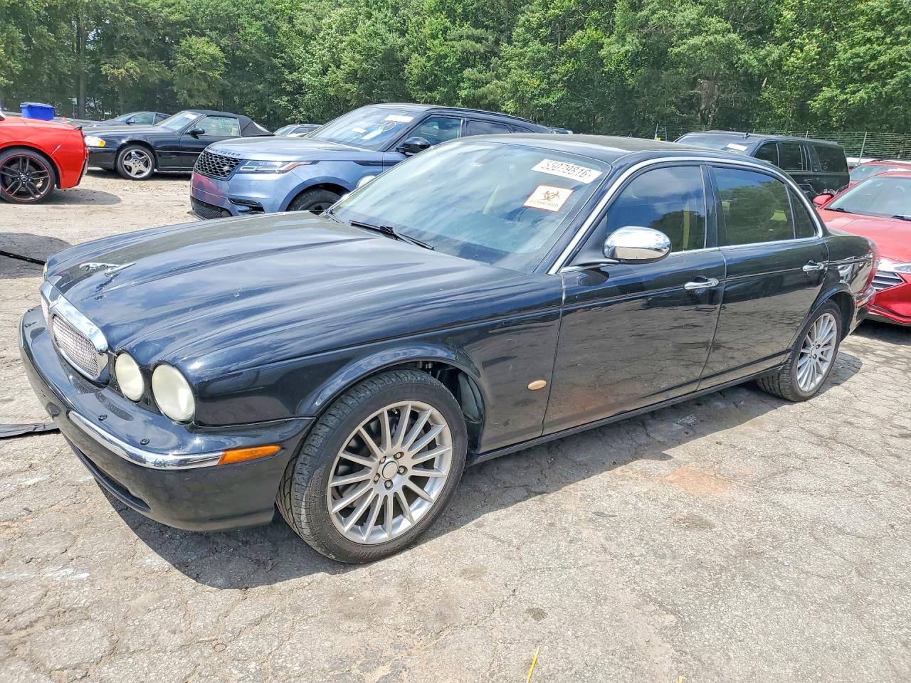 2007 Jaguar XJ 8 LWB, VIN SAJWA79B07SH17392 — Front end