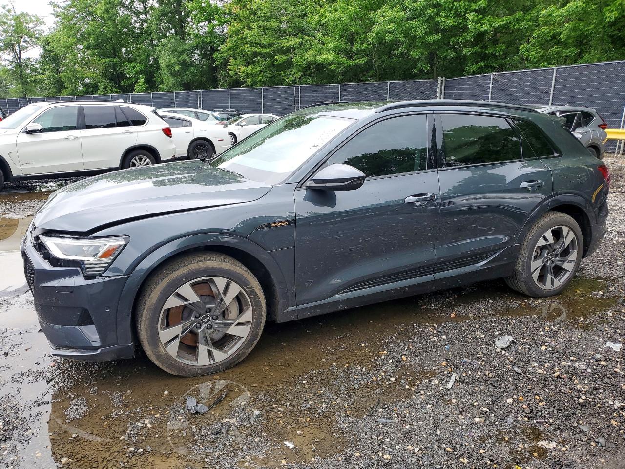 2021 Audi e-tron Premium, VIN WA1AAAGE5MB010701 — Front end