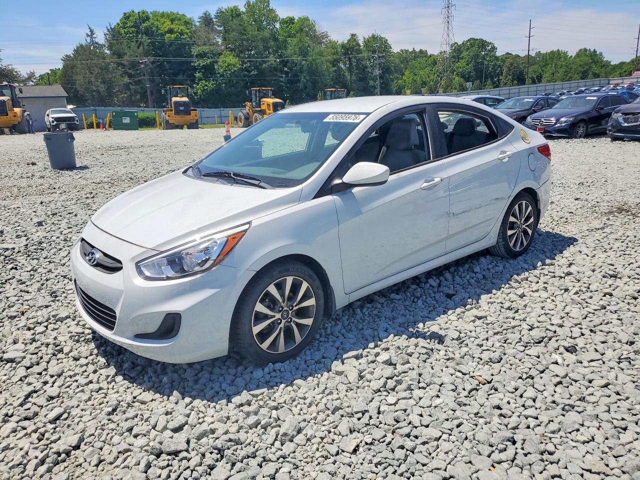 2017 Hyundai Accent SE, VIN KMHCT4AE4HU359714 — Вандализм